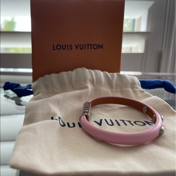 LOUIS VUITTON
Yummy LV Bracelet 17 Pink - Picture 4 of 8